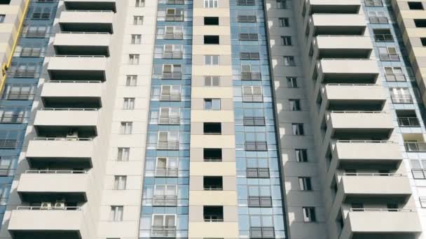 エスタブリッシング ・ ショット抽象的なアパートの建物 — ストック動画