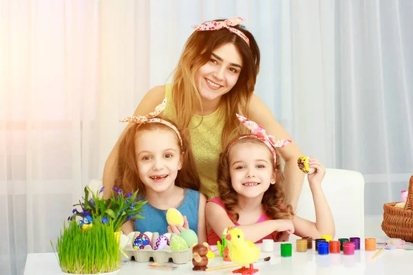 Happy family preparing for Easter. — Stock Photo, Image