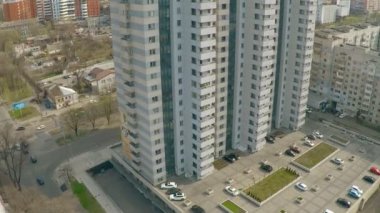 Konut Yapı araba parkı ve Çocuk Bahçesi. Emlak atış kurulması