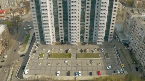 Residential building with car parkings and child playground. Real estate establishing shot — Stock Video