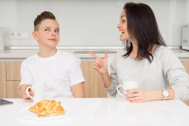 sabah mutlu bir aile