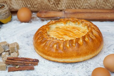  Yemek tahtasında turta