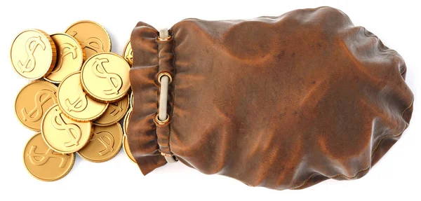 Goldmünzen fallen aus einem Ledersack. isoliert auf weißem Hintergrund. 3D-Illustration. — Stockfoto