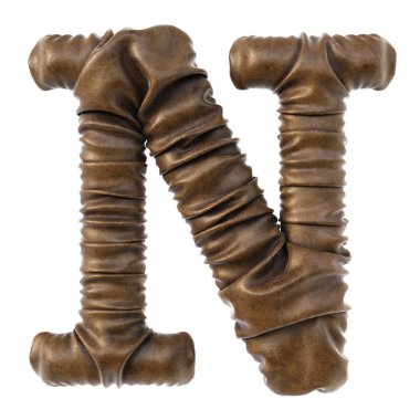 Alfabe harf N kahverengi deri beyaz arka plan üzerinde izole gerçekçi kıvrımları ile yapılan.