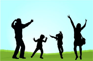 Doğada aile siluetleri.