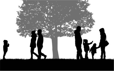 Doğada aile siluetleri.
