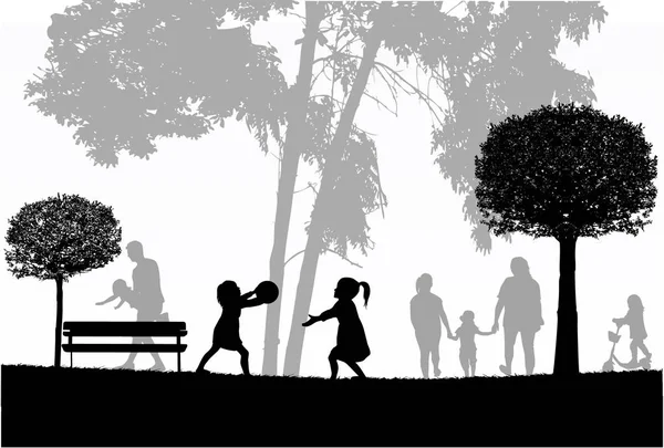 Doğada aile siluetleri.