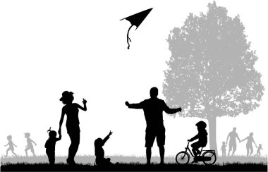 Doğada aile siluetleri.