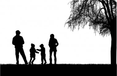 Doğada aile siluetleri.