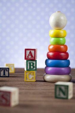 Çocuk Dünya oyuncak ahşap arka plan üzerinde.