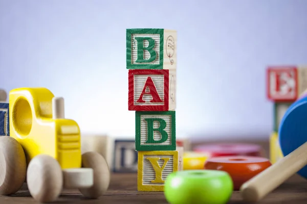 Juguete Children 's World sobre fondo de madera . — Foto de Stock