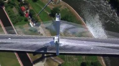 Karayolu Nehri üzerinde. Yüksek Köprüsü