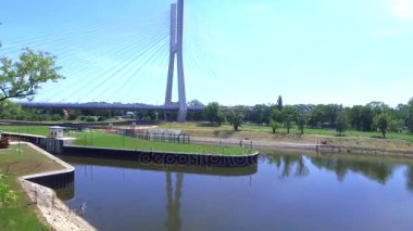 Karayolu Nehri üzerinde. Yüksek Köprüsü