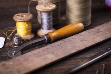 Dikiş aletleri, konu, iğneler vintaae tarzı