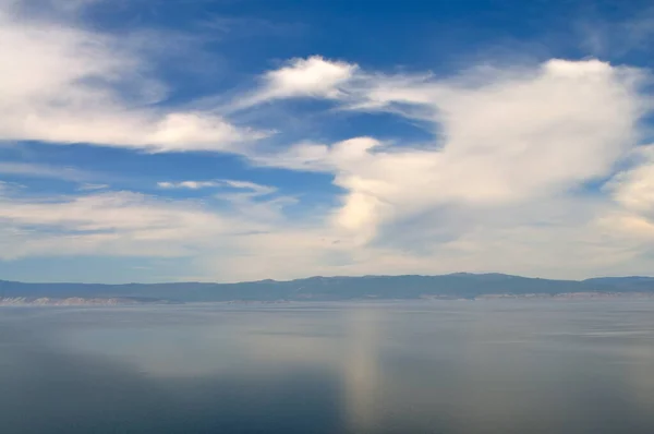 Γραφικά Σύννεφα Στη Λίμνη Baikal Στην Ανατολική Σιβηρία Ρωσία — Φωτογραφία Αρχείου