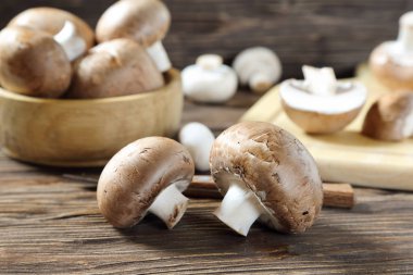 Portobello champignon bir mutfak ahşap tablo