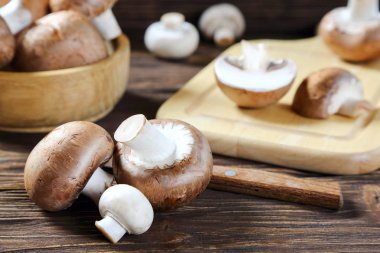 Portobello champignon bir mutfak ahşap tablo