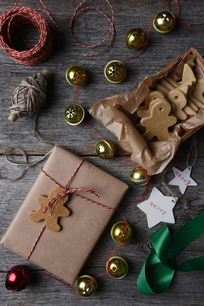 Boże Narodzenie obecny dzwony i pliki cookie — Zdjęcie stockowe