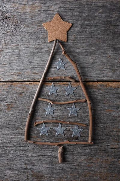 Twig forma de árvore de Natal com ornamentos estrela — Fotografia de Stock