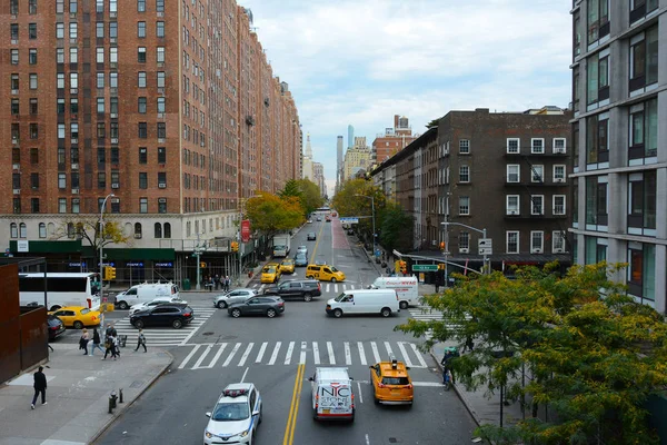 NEW YORK, NY - 05 NOV 2019: 23rd Street at 10th Avenue seen from — ストック写真