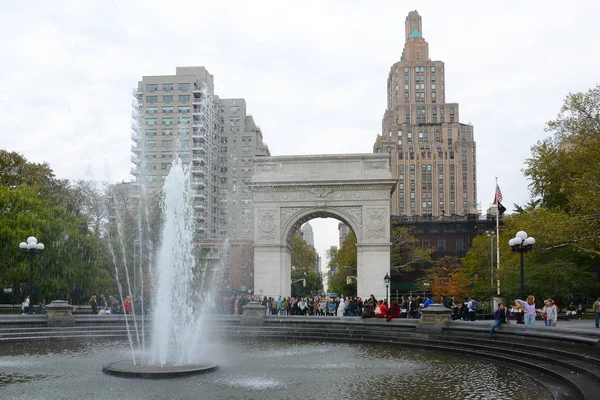 New York, Ny - 05 Nov 2019: Washington Square Park, valv och fou — Stockfoto