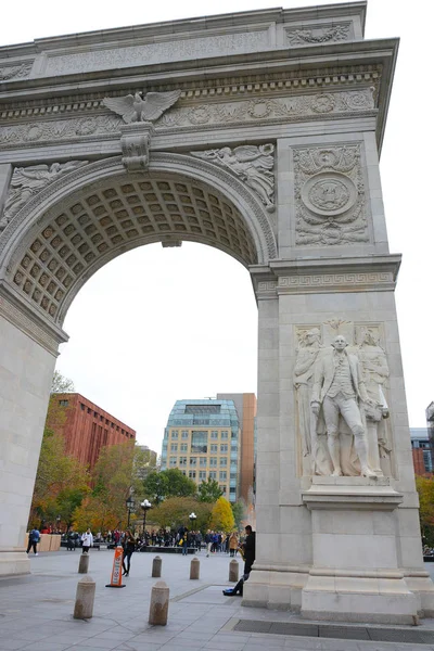 New York, NY - 05 NOV 2019: Washington Square Arch, a marble Rom — Stock Photo, Image