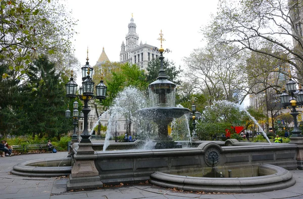 New York, Ny - 05 Kasım 2019: Belediye Parkı 'nda Çeşme — Stok fotoğraf