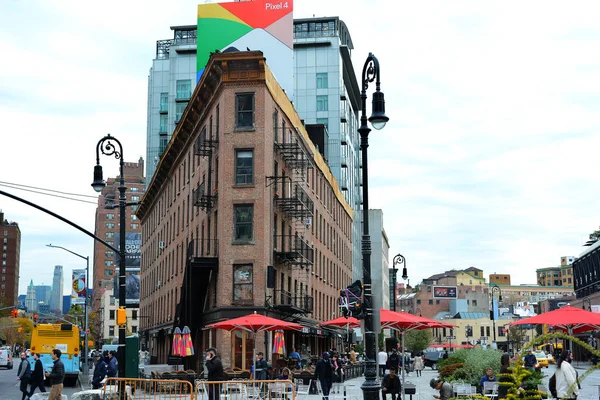 НЬЮ-ЙОРК, Нью-Йорк - 05NOV 2019: Triangle Building on Hudson Street ho — стоковое фото