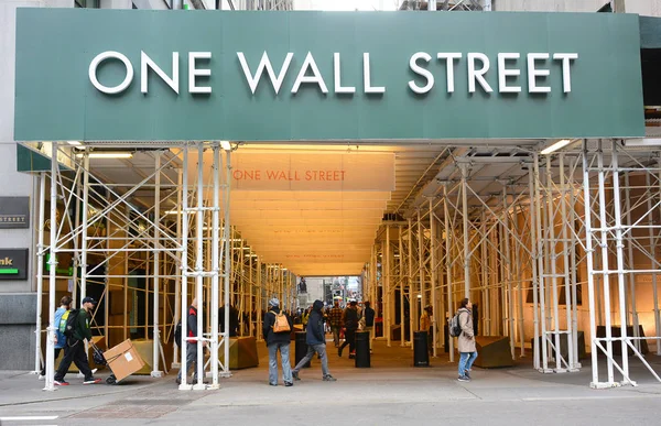 New York, NY - 05 NOV 2019: Sign over One Wall Street, an Art-De — Stock Photo, Image