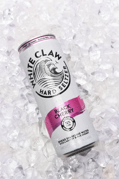 Irvine,カリフォルニア州- 2019年12月3日: A can of White Claw Hard Seltz — ストック写真