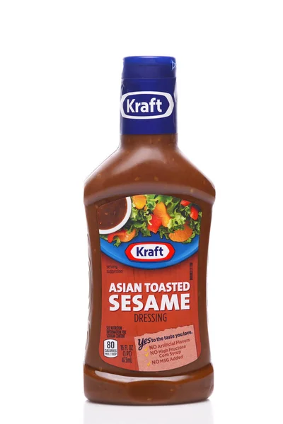 Irvine, Kalifornia - 2019. december 13.: Egy üveg Kraft Asian T — Stock Fotó