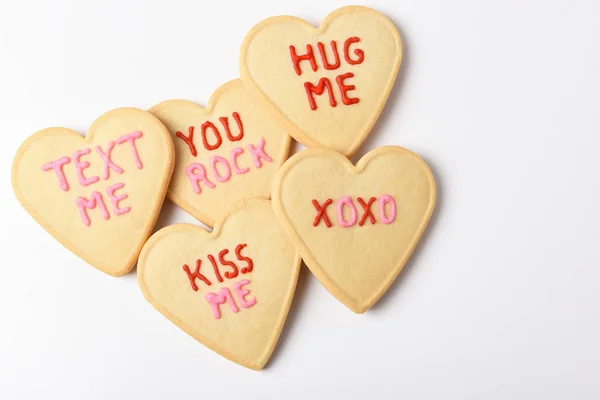 Walentynki koncepcja: zbliżenie pięciu kształcie serca cukier cooki — Zdjęcie stockowe