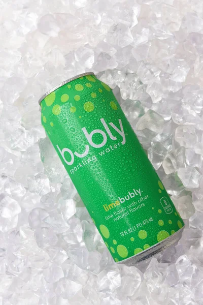 Irvine California April 2020 Een Blikje Bubly Lime Sparkling Water — Stockfoto