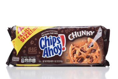 IRVINE, CALIFORNIA - 16 Mayıs 2020: Bir paket Nabisco Chunky Chips Ahoy Cookies. 
