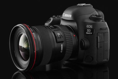 Varna, Bulgaristan - 24 Eylül 2016: Canon 5d Mark IV kamera