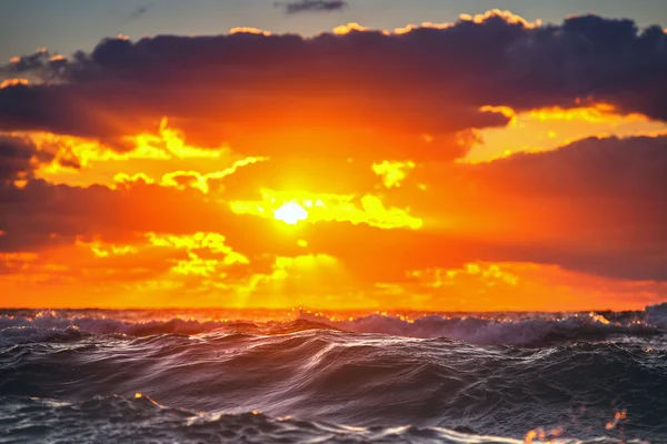 Beautiful sunrise over the sea — Stock Photo, Image