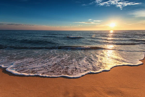 Восход солнца над морем — стоковое фото