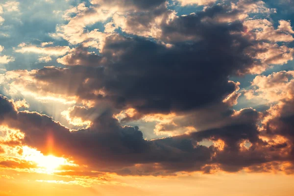 Sunset dramatic sky clouds with sunbeam — Stock Photo, Image