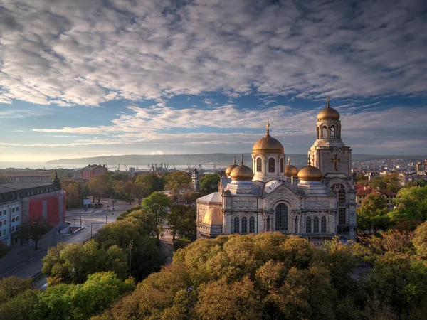 A Catedral da Assunção em Varna, Vista aérea — Fotografia de Stock