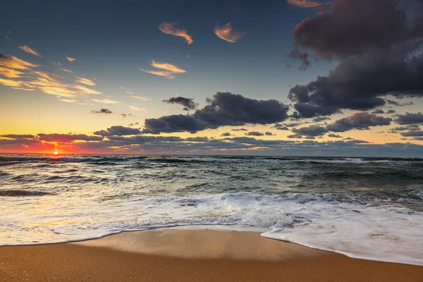 海の上に美しい日の出 — ストック写真