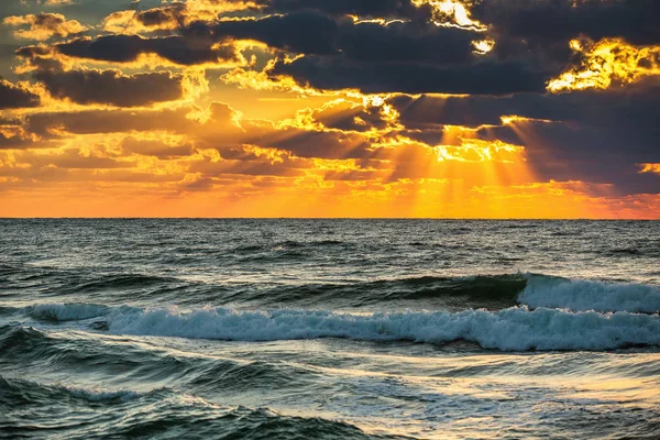 Bella alba sul mare — Foto Stock