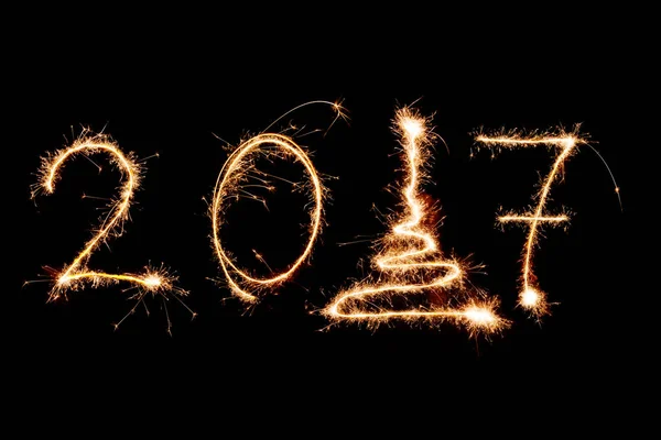 Gott nytt år 2017 skriven med fyrverkerier som bakgrund — Stockfoto