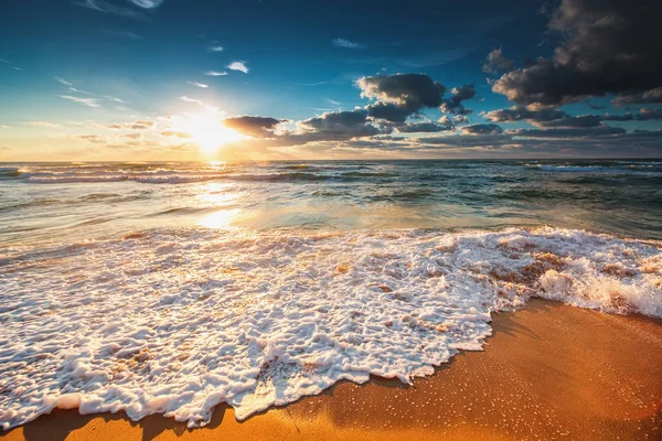 Mooie cloudscape over de zee — Stockfoto