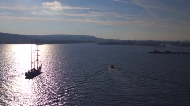 Bateaux en régate de voile. Yachts et navires de luxe . — Video