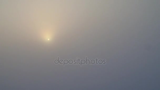 Prachtige zonsopgang. Vliegen boven de wolken — Stockvideo