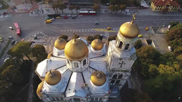 Landscae aériens. La cathédrale de l'Assomption à Varna, Bulagria — Video