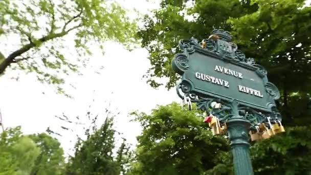 Avenue gustave aiffel. Paris beste Reiseziele in Europa. — Stockvideo