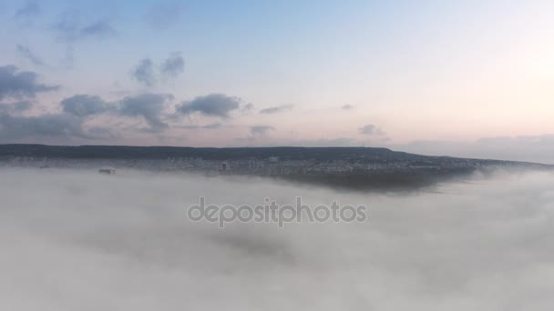 Sunrise sky. Flygande ovanför molnen, video — Stockvideo