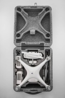 Varna, Bulgaristan - 18 Kasım 2016: Uçan uçak quadcopter ile DJI indeks işlem