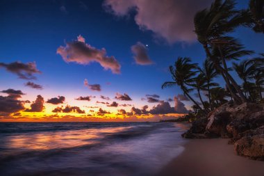 Sunrise beach üzerinde